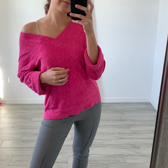 c.b.collections v-neck soft fluffy hot pink sweater / size L - Picture 2 of 10